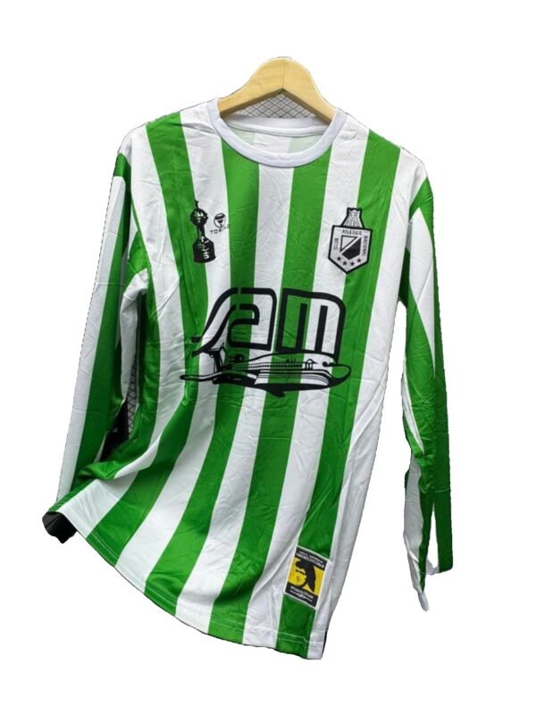 2026/05/wp-1779490133328.jpg 🇳🇬🇳🇬Camiseta Atlético Nacional Edición Especial Conmemorativa – Andrés Escobar "El Caballero del Fútbol" (Manga Larga rallas )